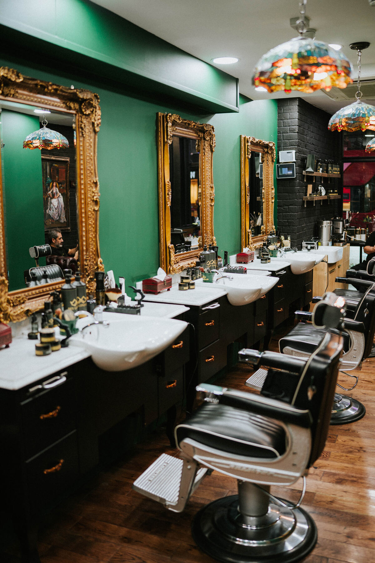 Bey London master barber at work